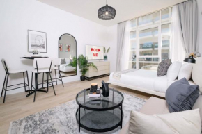 Intimate Studio Living for 3 in JVC